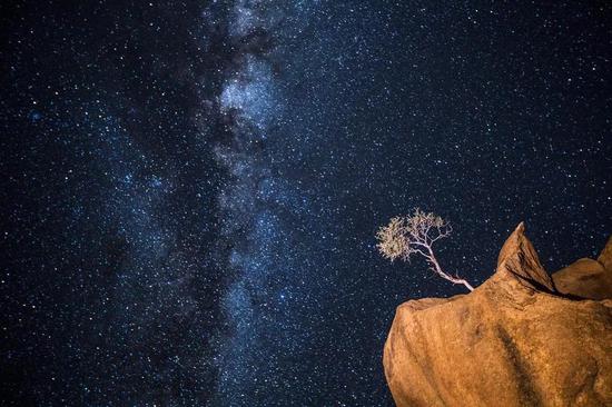 世界上只有5个暗夜星空保护区，其中之一便是纳米比亚。