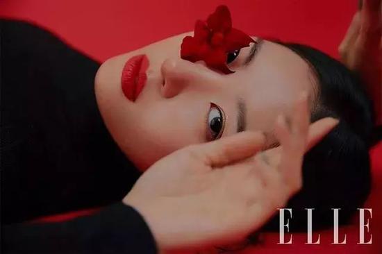 图源：微博@ELLE