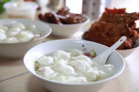 泡泡馄饨,好吃更有趣。图/袁千禧