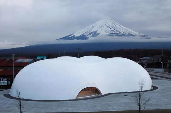 富士山下的“云朵餐厅”