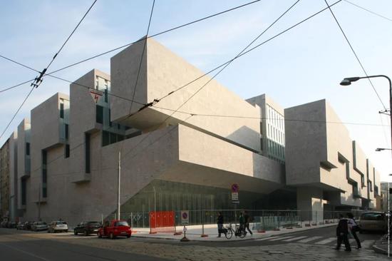 △博科尼大学经济学院, 2008© Frederico Brunetti