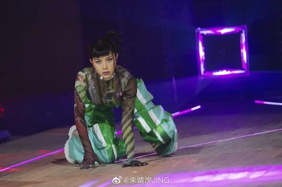 中了Y2K的毒 列表里奇奇怪怪的关注又增加了插图(14) 中了Y2K的毒 列表里奇奇怪怪的关注又增加了
