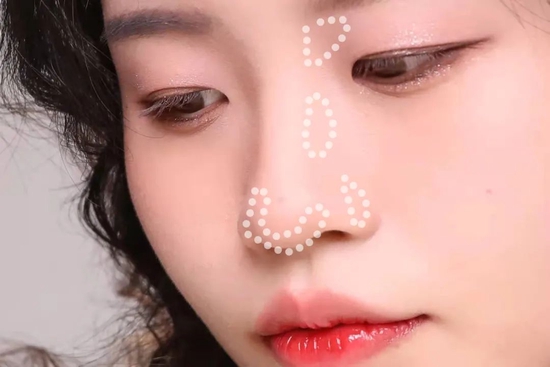 不加滤镜也吃香?清冷初雪妆让你轻松拿捏!
