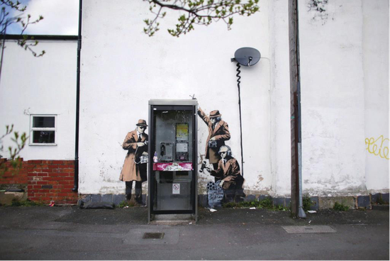 “间谍电话亭”(Spy Booth)