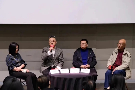 新书发布会嘉宾对谈,摄影:云善 左一:王从卉 知美术馆馆长 左二:魏立刚 艺术家 左三:苏丹 中国工艺美术馆、中国非物质文化遗产馆副馆长 左四:柴中建 自由学者、艺术批评家