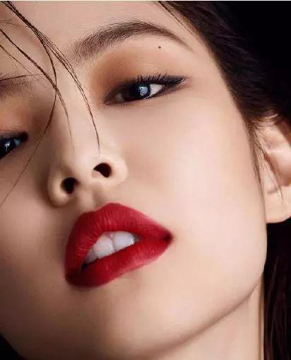为什么赵丽颖看起来总是奶凶奶凶的?是服化的锅吗? 为什么赵丽颖看起来总是奶凶奶凶的?是服化的锅吗?