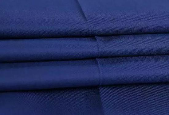 除了黑白灰，男人更需要的是海军蓝