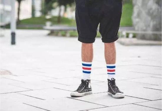 足球袜推荐夏天穿吗男,足球袜推荐夏天穿吗男生