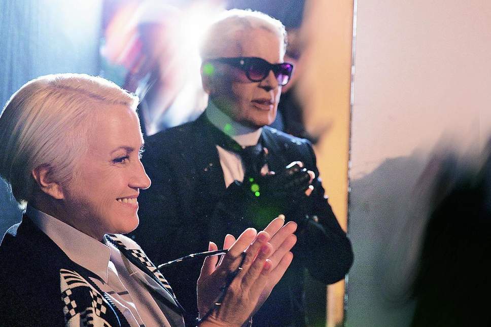 FENDI ʼˌOŮSilvia Venturini Fendi  cKarl Lagerfeld