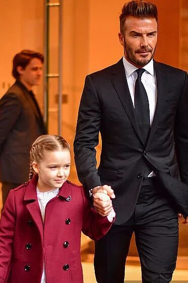 �̳�ĸ���²���С�ߣ��Ѿ���ʼ����ױȦӪҵ�ˣ�