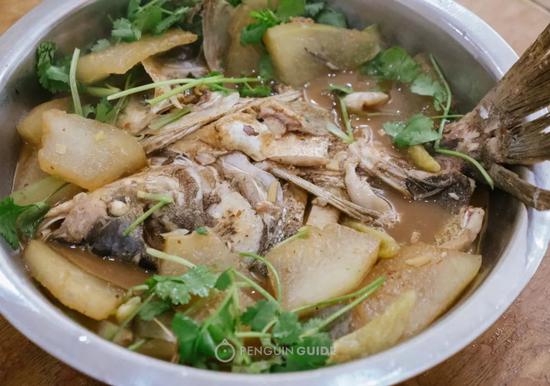 @泰安飯店 下面的冬瓜吸飽了湯汁,拌飯可以讓人吃掉三碗白米飯