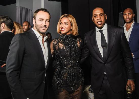 ▲Jay-Z&Beyoncé夫妇与Tom Ford合影