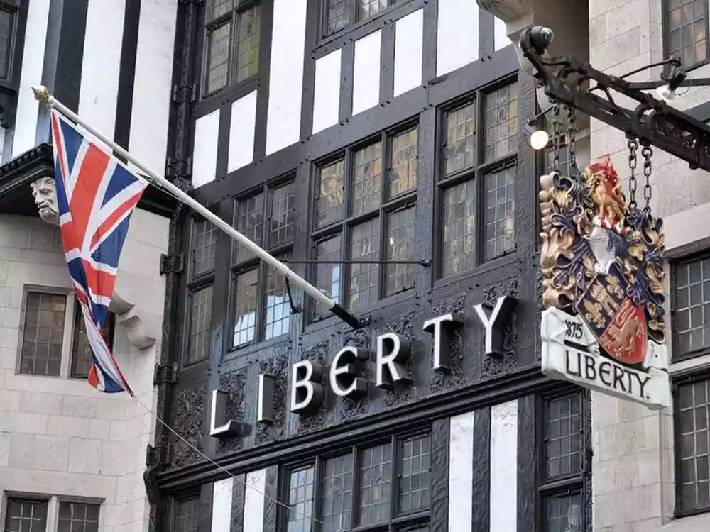 Liberty 百货公司位于英国伦敦市中心西区,是一家由 Arthur Lasenby Liberty 于 1875 年创立的百货公司,距今已有 146 年的历史