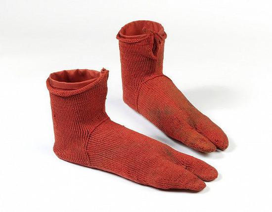 古埃及人用来搭配凉鞋的针织袜子图片来源： V&A Museum