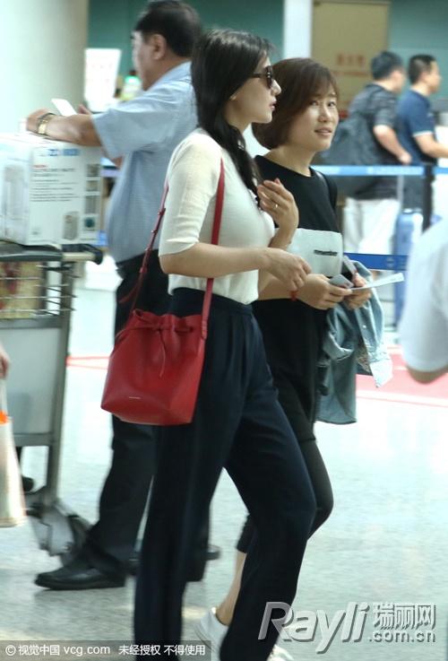 学高圆圆背水桶包变身街拍女神|水桶包|高圆圆