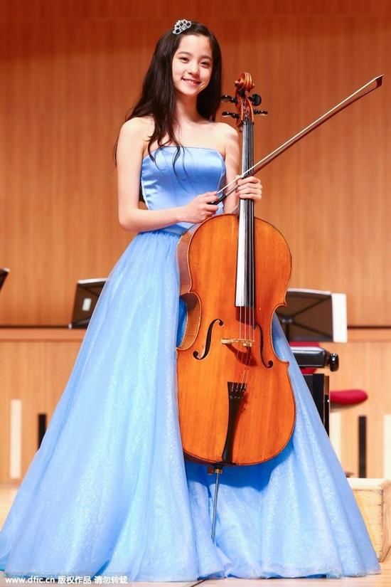 00后女神欧阳娜娜的时尚进阶|欧阳娜娜|欧阳菲菲|林青霞_新浪时尚_新浪网