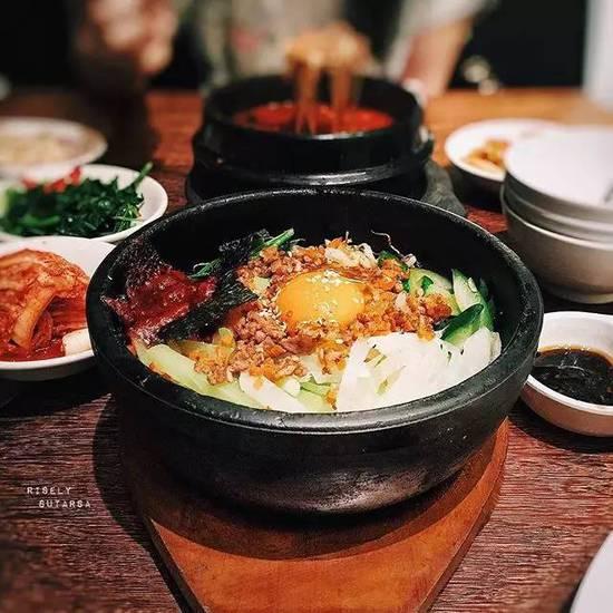 跟 Instagram 达人学习拍摄餐桌上的食物