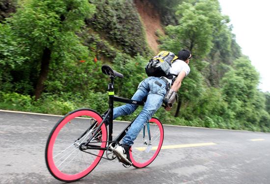 死飞的标准下山姿势是这样