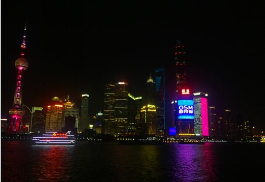 城会玩!欧诗漫助力中国游泳队,闪亮外滩 城会玩!欧诗漫助力中国游泳队,闪亮外滩
