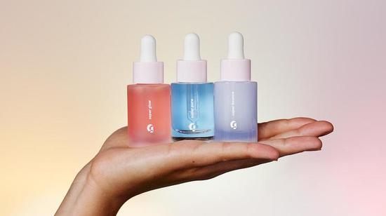 化妆品品牌 Glossier