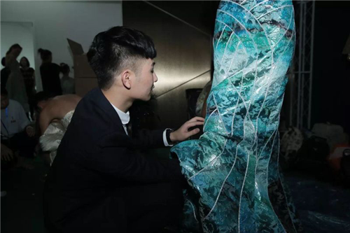 贵族复古新式礼服创导者青年设计鬼才陈晏君angunchen