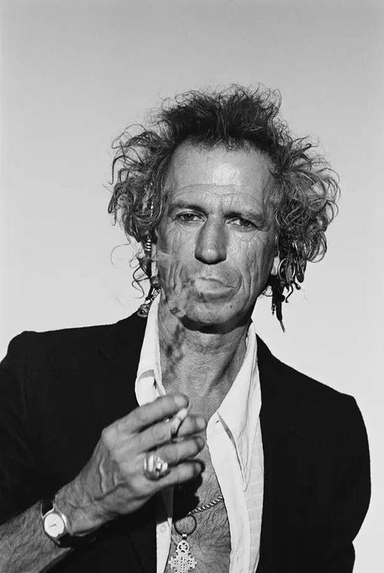 《Paint it black》： Keith Richards， 1999 年