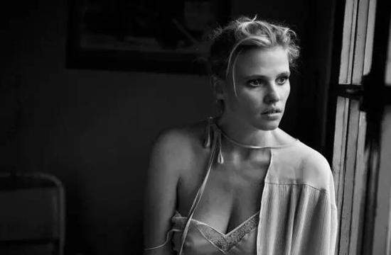 Lara Stone in Vogue Italia，2016 年 5 月