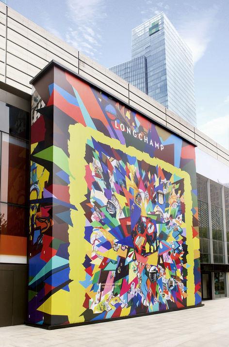 LONGCHAMP揭上海静安嘉里中心旗舰店围墙艺术合作