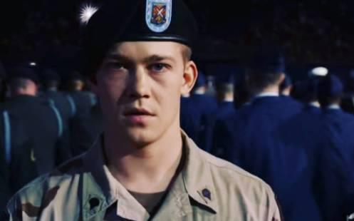 《比利-林恩漫长的中场休息》里的Joe Alwyn