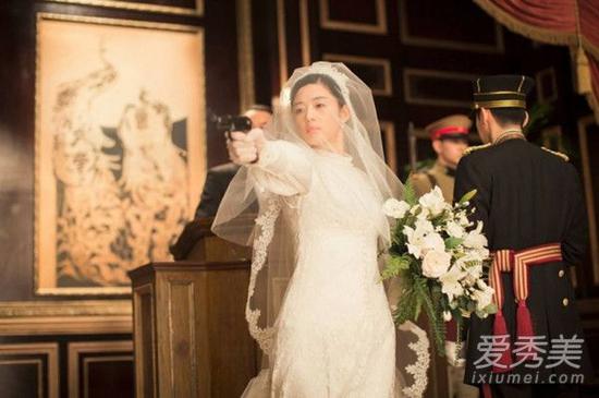 化身韩剧女主角 全智贤孔孝真梦幻白纱这样搭 韩剧女主角服装