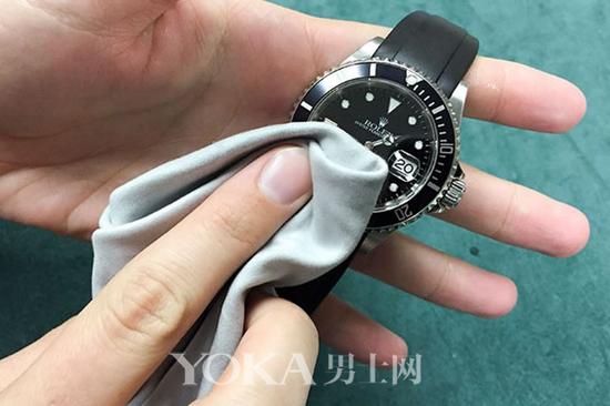 警惕这8个不良习惯 它们会毁掉你的腕表 警惕这8个不良习惯 它们会毁掉你的腕表