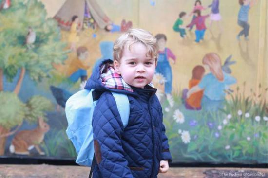 小王子穿John Lewis棉外套去上学