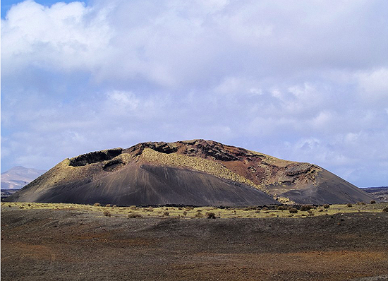 西班牙魔鬼餐厅不仅为顾客提供烧烤，还提供了整座火山的全景 图片来源：shutterstock