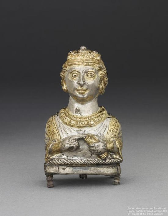 公元 4 世纪的霍克森胡椒瓶，珍贵的材质和奢华的装饰能表明香料在中世纪西方的重要地位。来自：国家博物馆