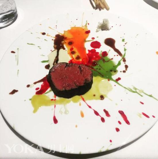 这个欧洲小镇不止有美食 还有最动听的引擎声浪
