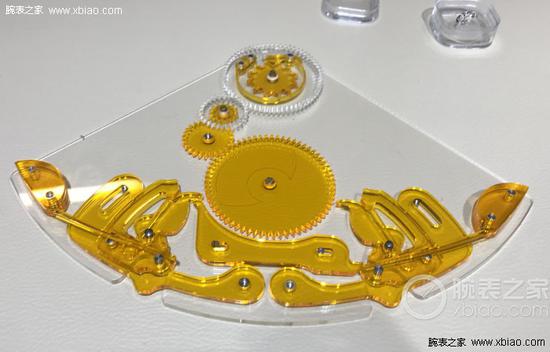 百达翡丽两地时机构对比,蓝色是新型,黄色是旧型号,可见新型机构减小了体积,结构更巧妙。