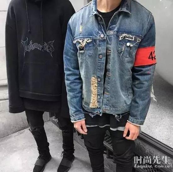 ţ