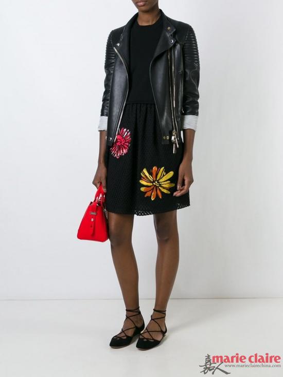 你看不同款式的皮衣穿上之后就有不同的效果