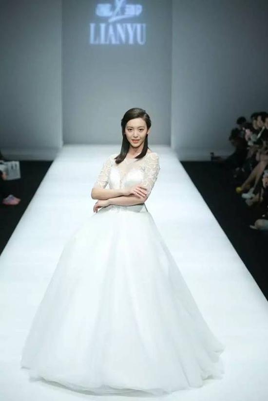 莲御婚纱_石井御莲