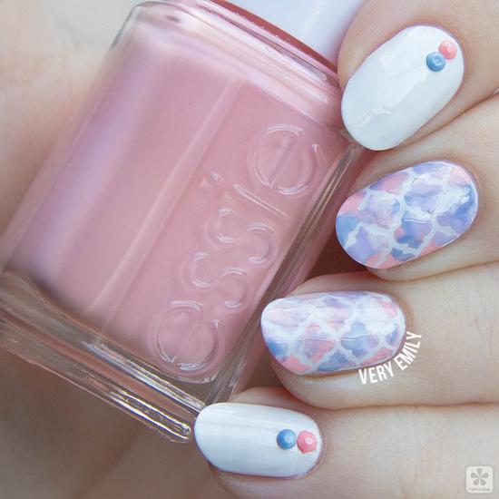 最合适春天的美甲图案