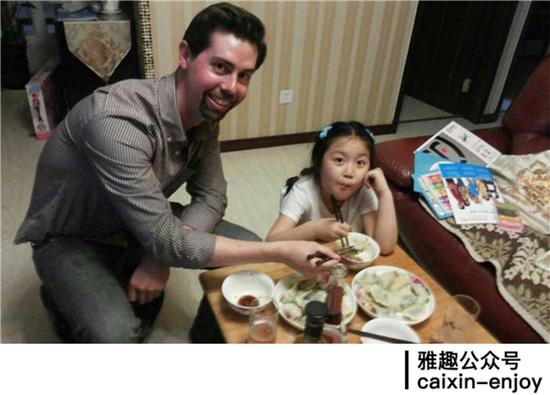 隔壁胡同,和人家闺女一起吃饺子