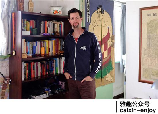 Tom 在他鼓楼的Loft里