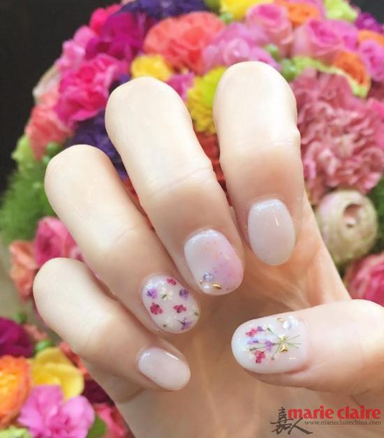 指尖上的优雅 春天指甲也要穿花衣|指甲|甲油|美
