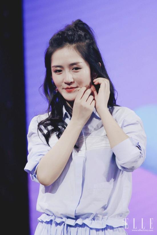谢娜的感情事我不关心,只关心她怎么变美了! “小发鬏”改良成精致的编发