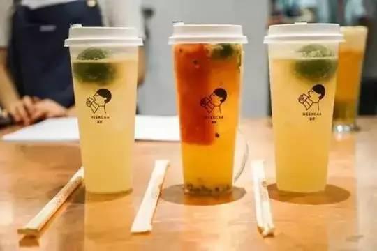 喜茶的包装简单明了,也不缺好看的设计元素。