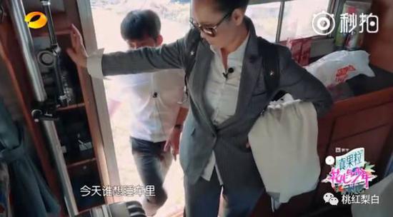 郑爽:那你问静姐,我觉得你主要把静姐、晴姐和毛毛姐她们仨弄明白,你就搞定了,我们仨小的怎么都成。