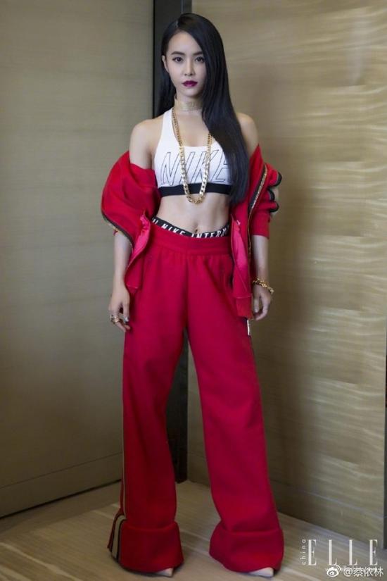 蔡依林赵丽颖都在炫腹……衣服越穿越短,时髦度却越来越高!