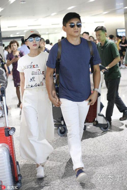 刘诗诗最新机场街拍白色阔腿裤是什么牌子 刘诗诗街拍图片 不过,虽然头发剪坏了,但是刘诗诗还是有小妙招的。带个帽子,把刘海遮一遮不就行了吗?