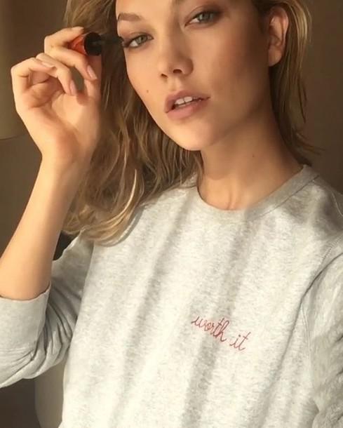 超模Karlie Kloss着Maison Labiche DIY刺绣tee