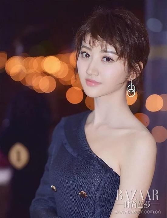 杨紫的“栅栏刘海”横空出世 你的脸看起来又小了哟